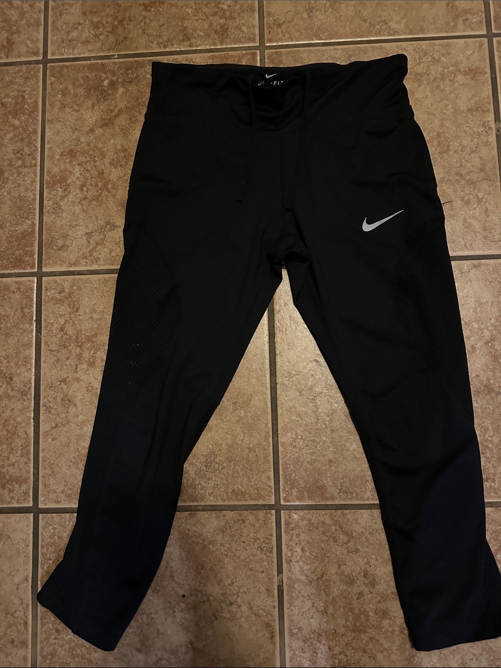 Nike Women’s Capri Mesh Leggings Size Small